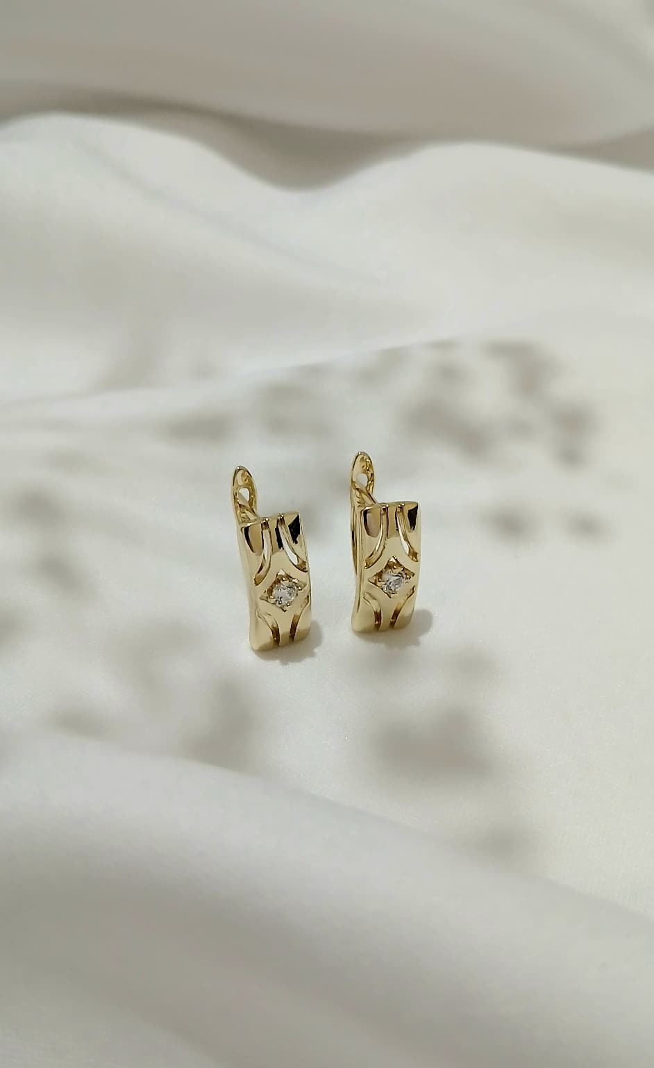 zirkon taşlı çelik küpe